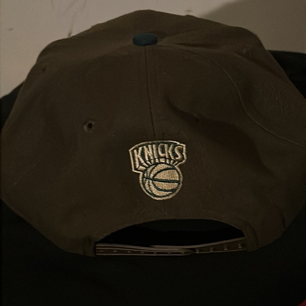 Knicks SnapBack hat - Picture 2 of 2